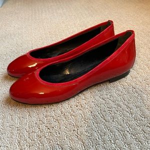 Red patent leather flats, size 39.5. Never worn